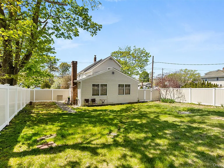 217 Greeley Ave — Photo 14