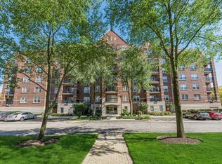 410 W Mahogany Ct UNIT 201, Palatine, IL 60067