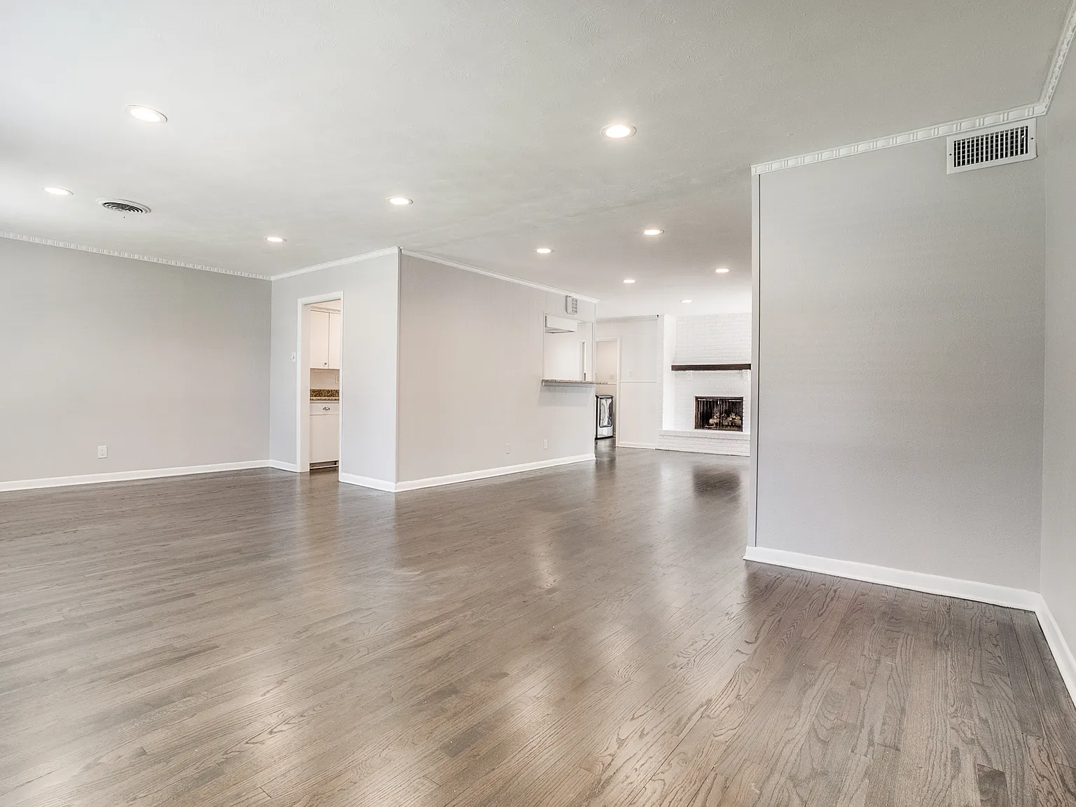 3 bed, 1729 sqft, $3,550 — Photo 3