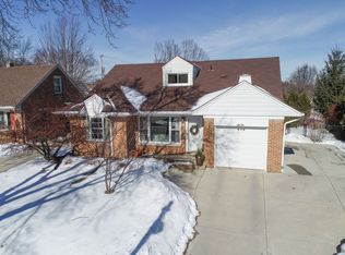 6804 W Lloyd St, Wauwatosa, WI 53213