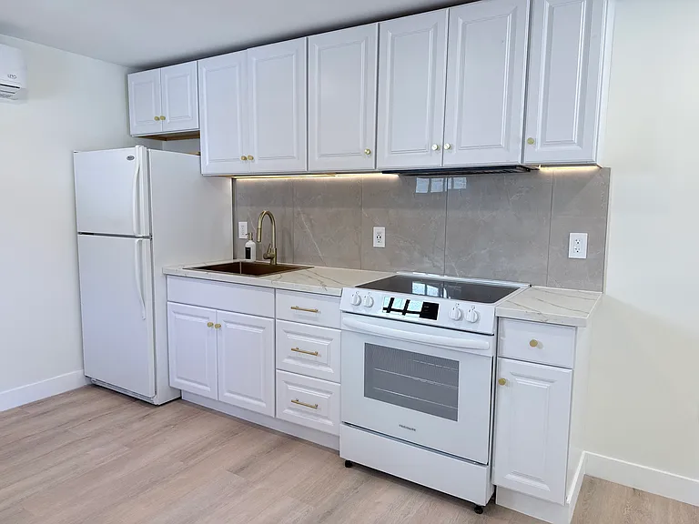 726 W 9th St — Photo 11