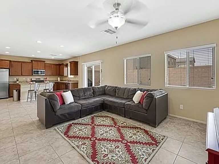 9122 Island Wolf Ave — Photo 6