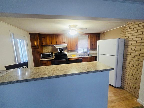 3rd image of 28 Chestnut Hill Rd
