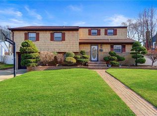 71 Merritt Ave, Massapequa, NY 11758