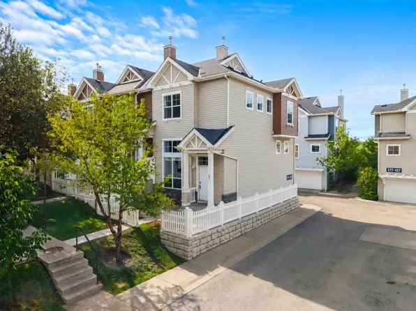241 NE Elgin Gdns SE, Calgary, AB T2Z 4T6