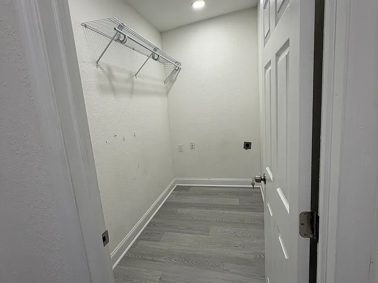 2311 W Beach St — Photo 3