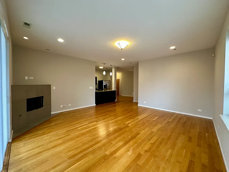 2157 N Damen Ave #201 — Photo 10