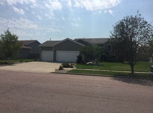 1401 W Meadowbrook Trl, Brandon, SD 57005