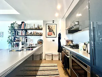 Rented by R New York