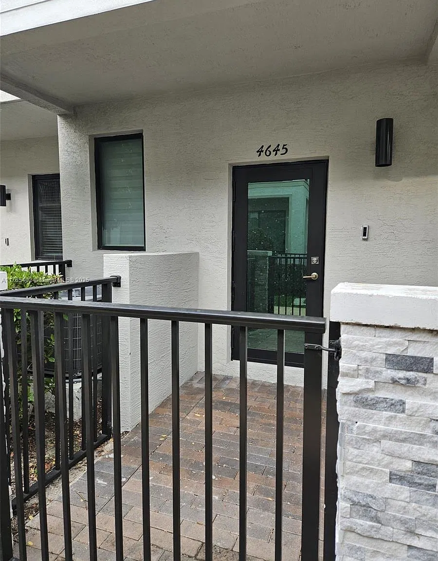 4 bed, 2.5 bath, 1652 sqft, $4,500 — Photo 4