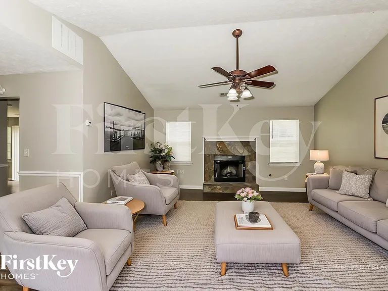 128 Greenleaf Dr — Photo 4