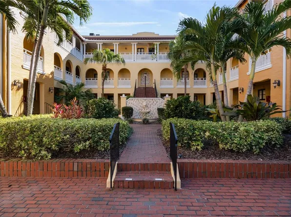 210 22nd Ave NE APT 15, St Petersburg, FL 33704