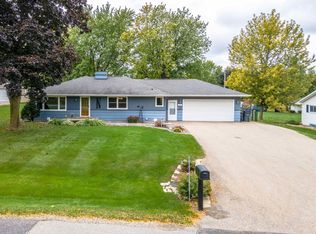 N1597 Ridgeway Dr, Greenville, WI 54942