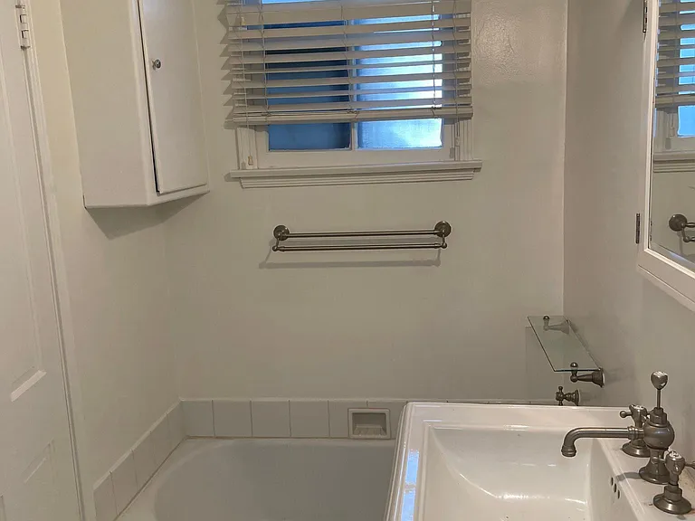 112 N Edgemont St — Photo 11