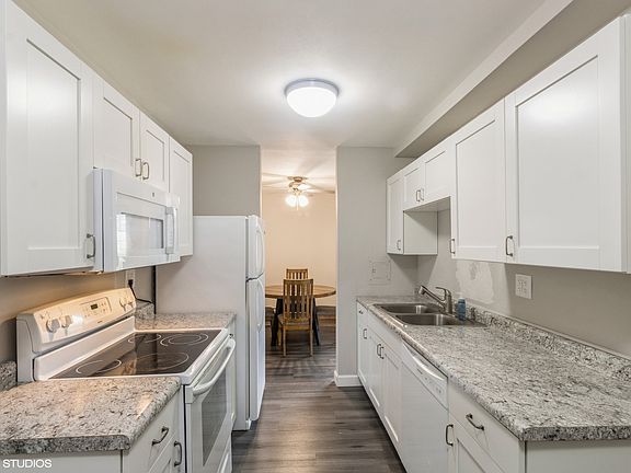 4th image of 1810 Hemlock Pl APT 104