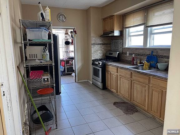 4th image of 26 Schuyler Ave