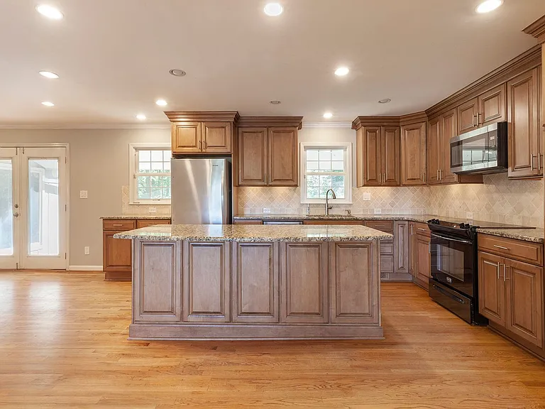 3741 Fox Glen Ct NE — Photo 7