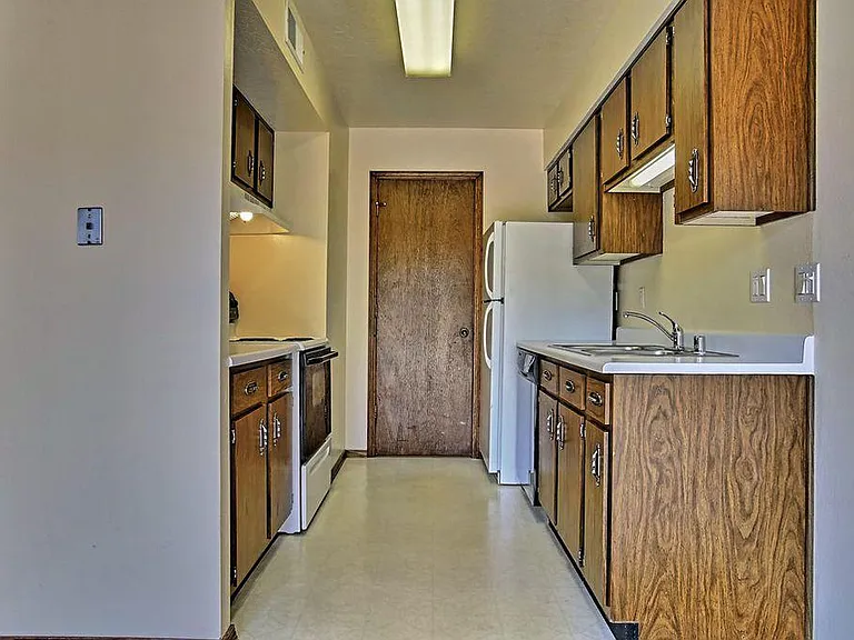 907 Nakomis Dr NE — Photo 7