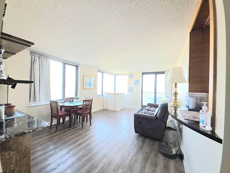 526 Pacific Ave — Photo 9