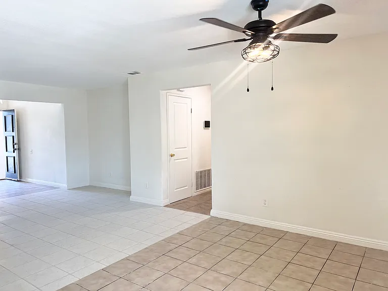 1084 E Evans St — Photo 8