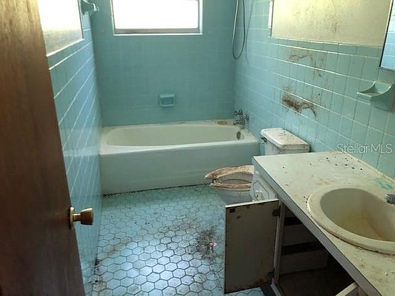 5th image of 640 Waldon Ave N