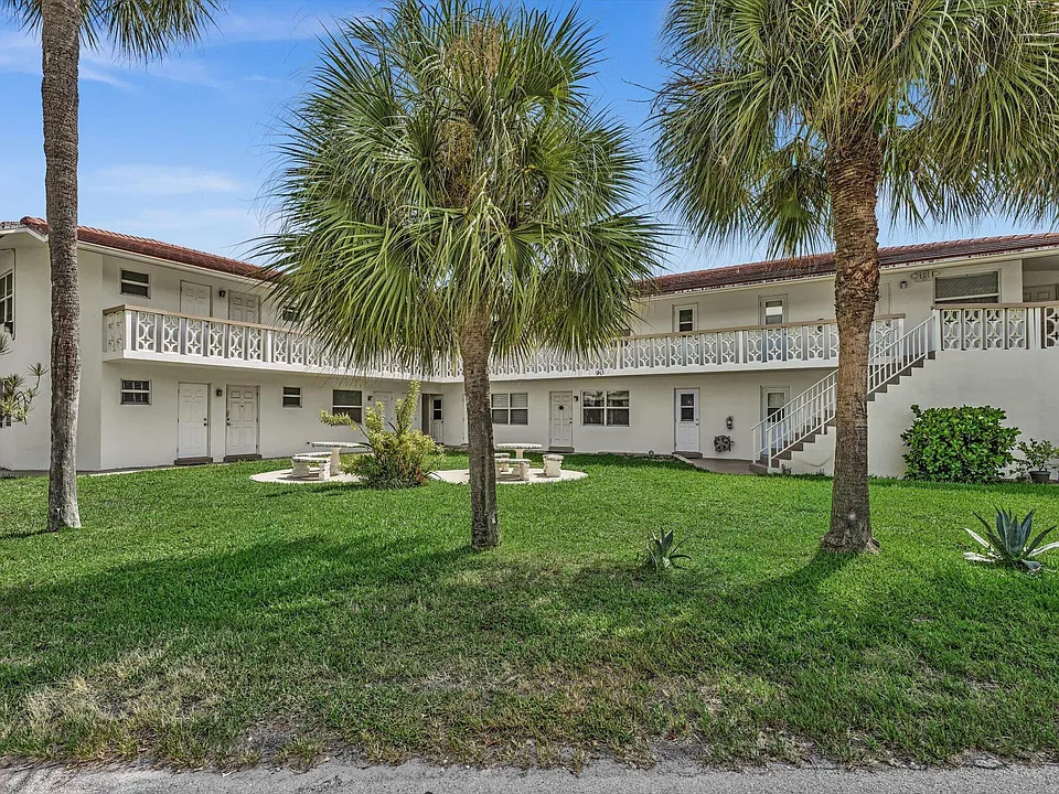 90 NE 19th Ave #10
