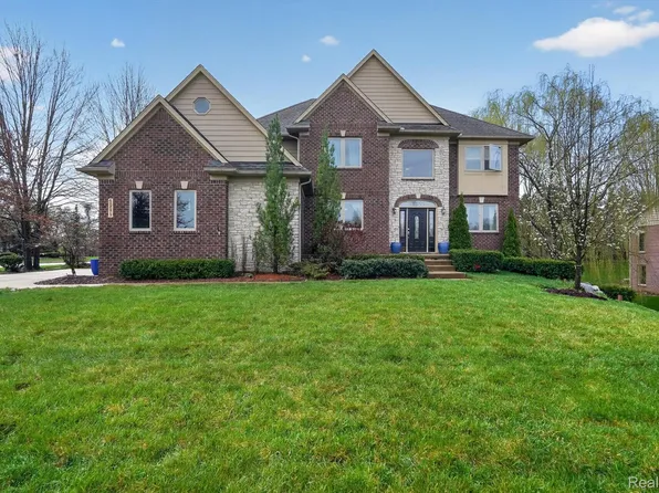 48877 Wildwood Ct, Plymouth, MI 48170