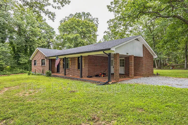 3 bed, 2.0 bath, 1728 sqft, $1,795 — Photo 3