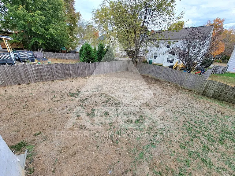 8140 Faircrest Ln — Photo 31