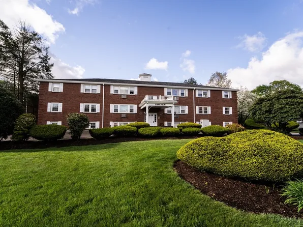 222 School St APT 9, Walpole, MA 02081