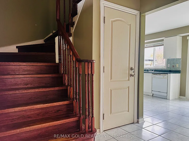 55 Linderwood Dr — Photo 3