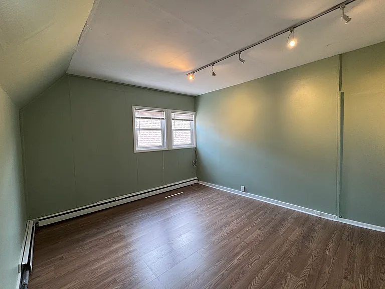 548 Potomac Ave #3 — Photo 3