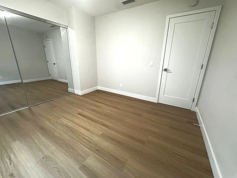 4950 Hancock St — Photo 3