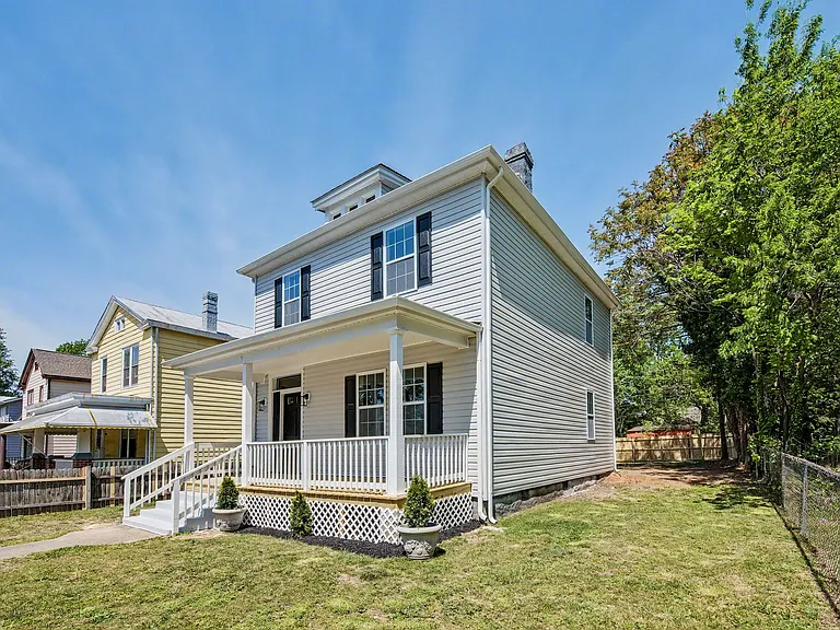 512 Bancroft Ave — Photo 1