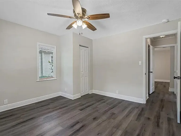 1320 E Giddens Ave — Photo 3