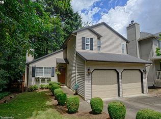 1677 Laurel St, Lake Oswego, OR 97034