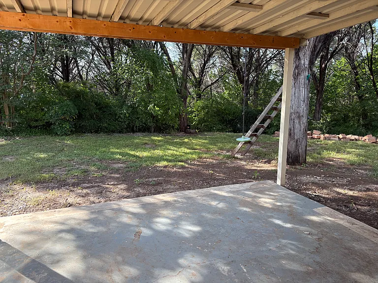 520 Crestwood Dr — Photo 16