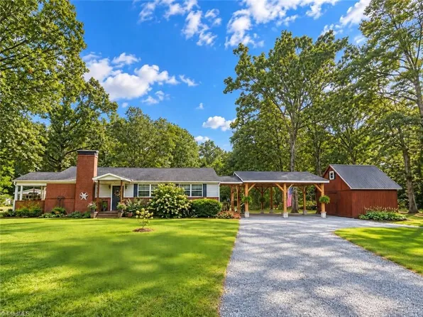 516 Old Embler Rd, Thomasville, NC 27360