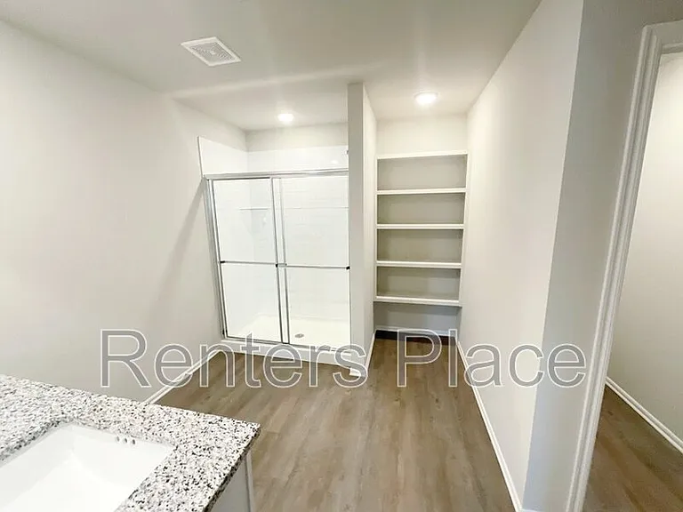 3318 N 23rd West Ave — Photo 9
