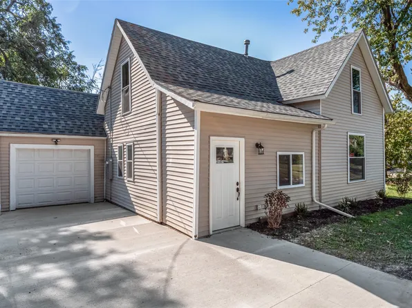 407 W 1st Ave, Indianola, IA 50125