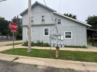 400 Vanderbilt St, Fairfax, IA 52228