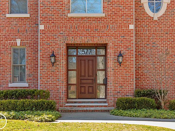 5th image of 577 Washington Rd