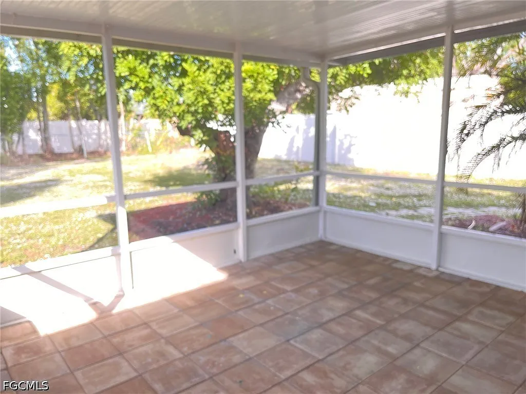 3 bed, 2.0 bath, 1176 sqft, $1,750 — Photo 4