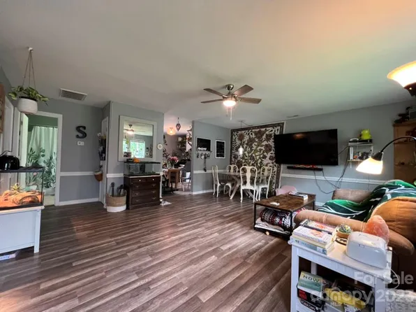 114 W Earnhardt St, Salisbury, NC 28144