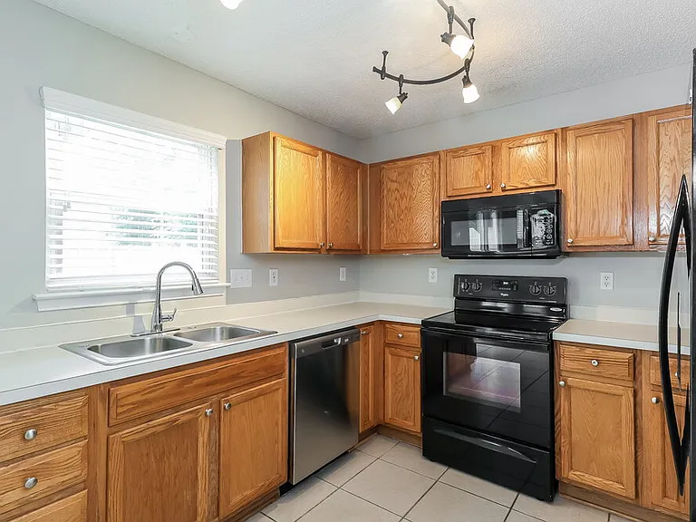 15239 Pangborn Pl — Photo 9