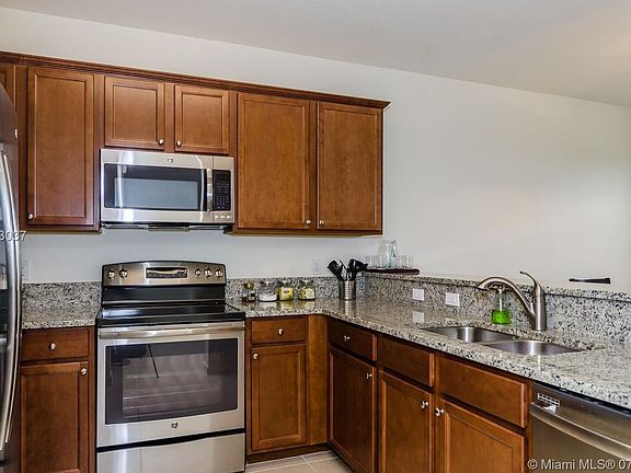 3rd image of 10620 NW 88th St APT 201