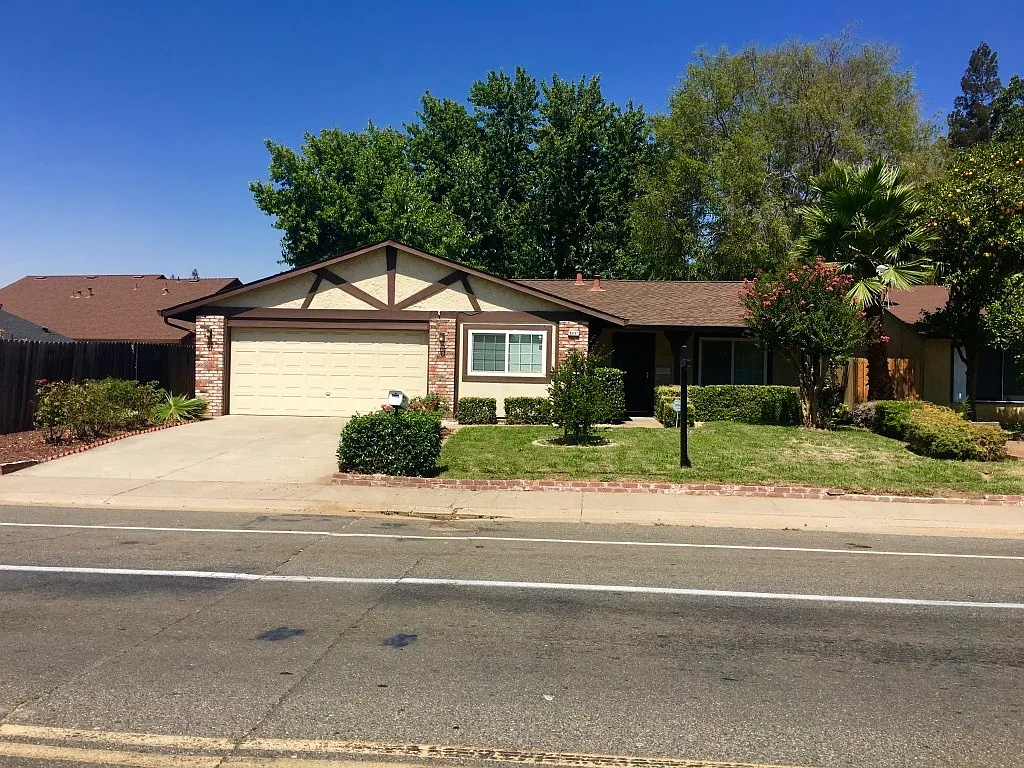 6231 Tupelo Dr photo 1