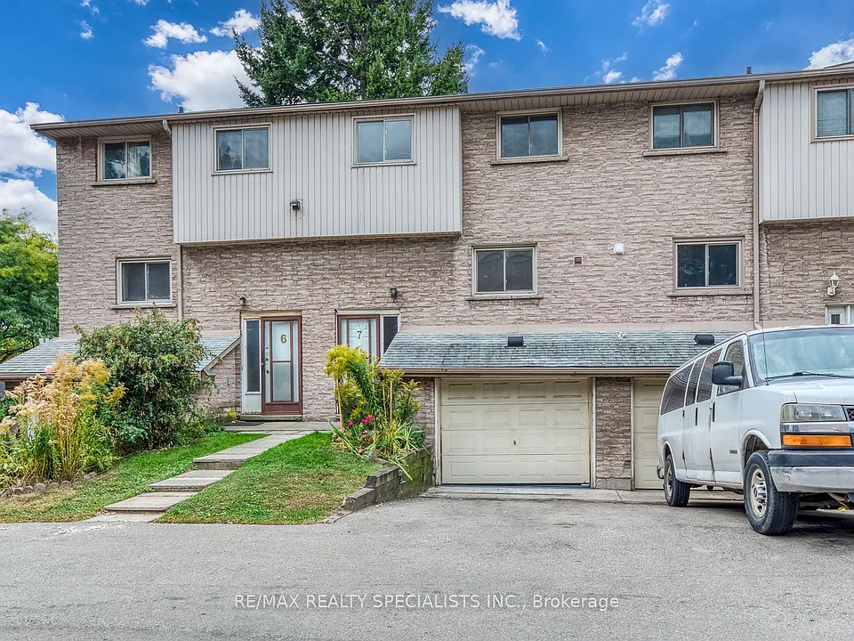 325 Mary St #7