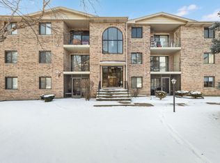 4922 134th St APT 305, Crestwood, IL 60418