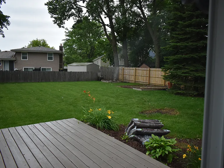 811 Ottawa Ct — Photo 9